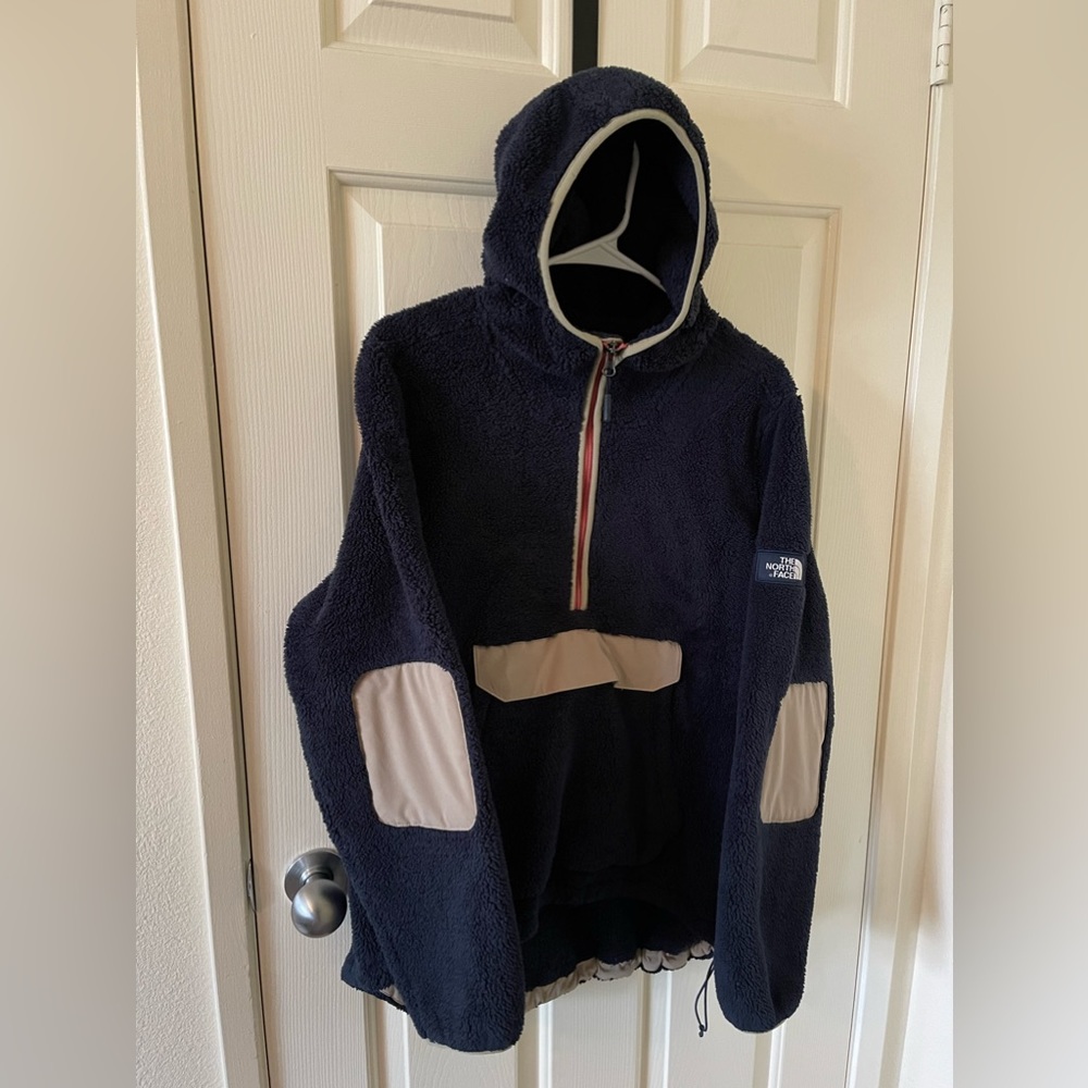 The North Face Teddy jacket with pouch and adjustable waist